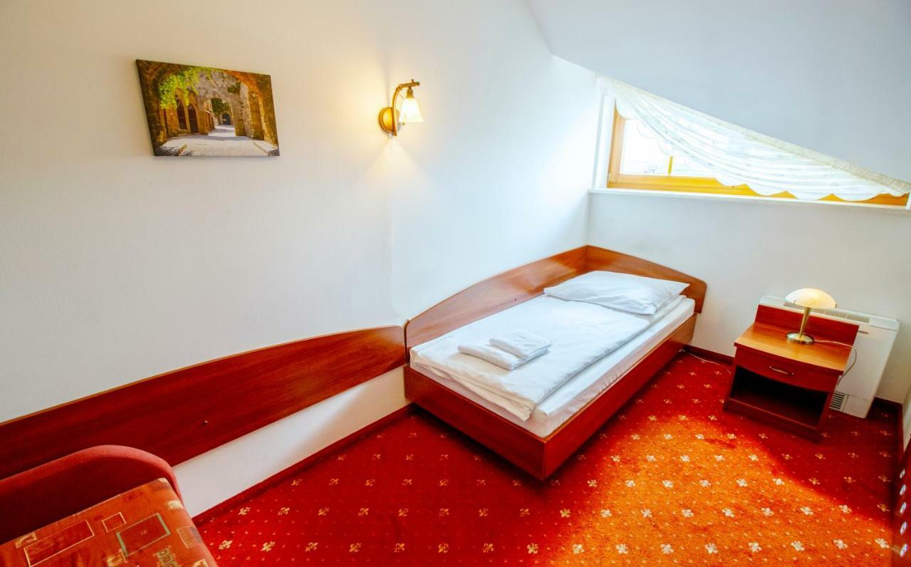 Hotel Stary Mlyn Kozieglowy  ภายนอก รูปภาพ